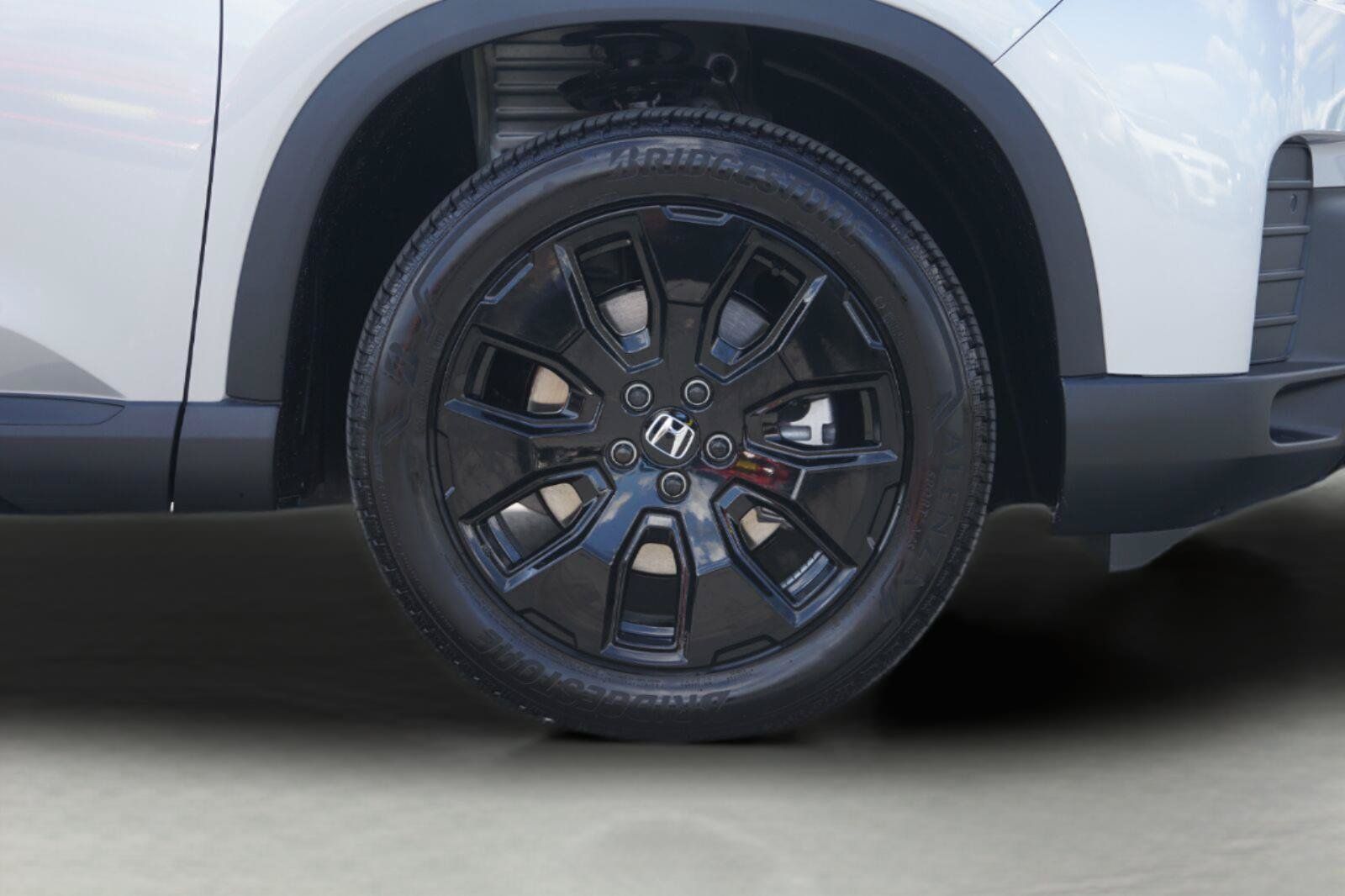 Used 2026 Honda Pilot Black Edition image 4