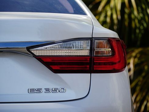 Used 2017 Lexus ES 350 image 8