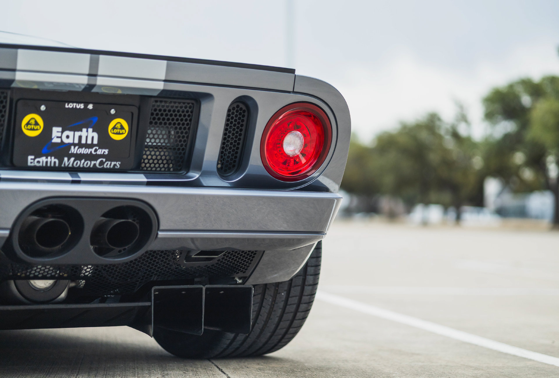 Used 2006 Ford GT RWD image 21