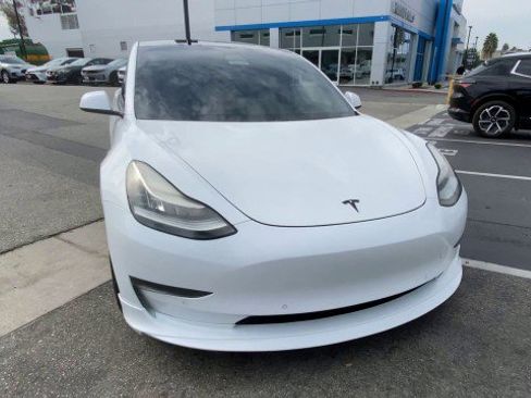 Used 2019 Tesla Model 3 Standard Range Plus image 3