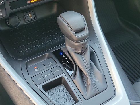 Used 2024 Toyota RAV4 XLE image 29