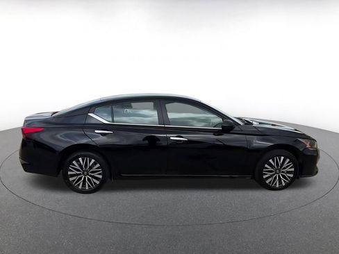 Used 2025 Nissan Altima 2.5 SV image 15