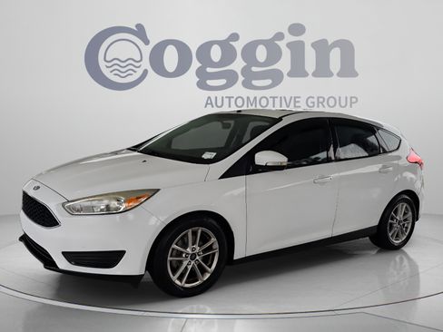 Used 2015 Ford Focus SE w/ Reverse Sensing Package FWD image 1