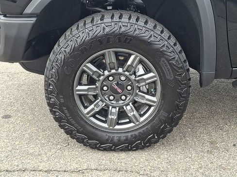 Used 2025 GMC Sierra 1500 AT4X image 8