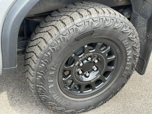 Used 2023 GMC Sierra 1500 AT4X image 8