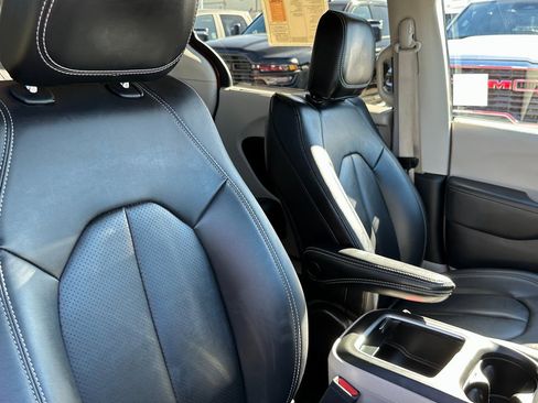 Certified 2024 Chrysler Pacifica Touring-L image 14