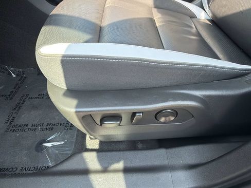 Used 2025 Buick Envision Sport Touring AWD/4WD image 14