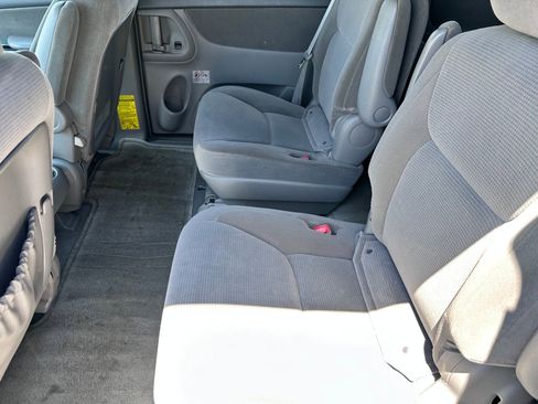 Used 2004 Toyota Sienna LE FWD image 6