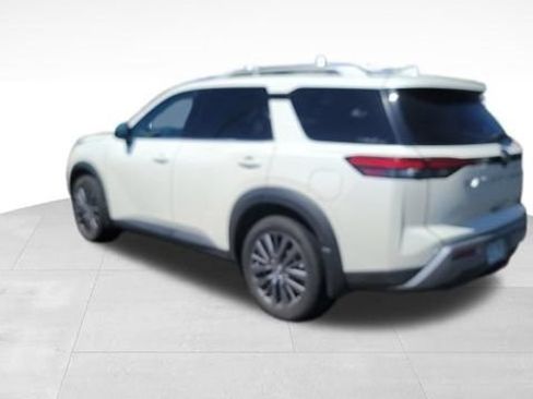 Used 2023 Nissan Pathfinder SL w/ SL Premium Package AWD/4WD image 5