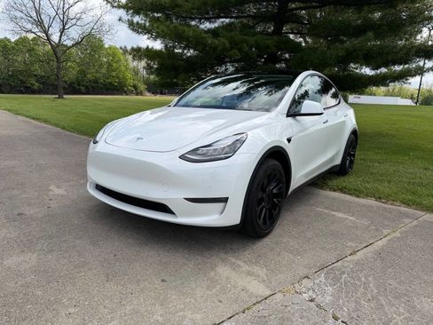 Used 2021 Tesla Model Y Long Range AWD/4WD image 1
