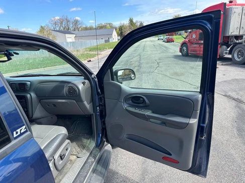 Used 2002 Chevrolet TrailBlazer LTZ AWD/4WD image 29
