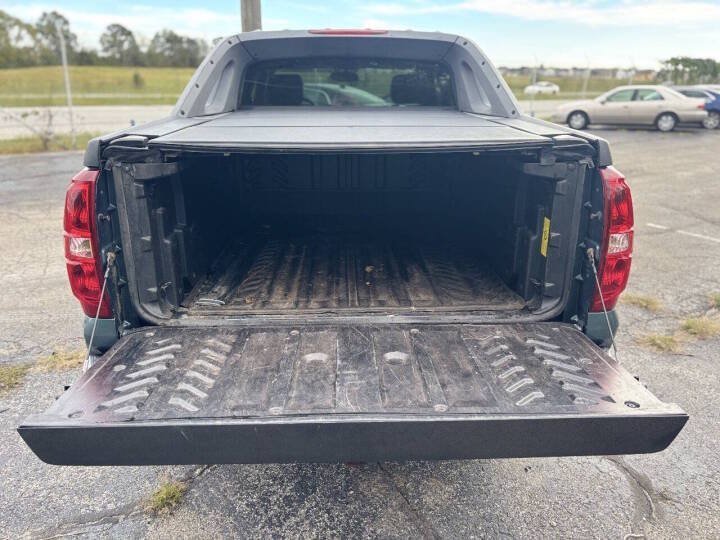 Used 2010 Chevrolet Avalanche LT w/ Regional Value Package AWD/4WD image 10