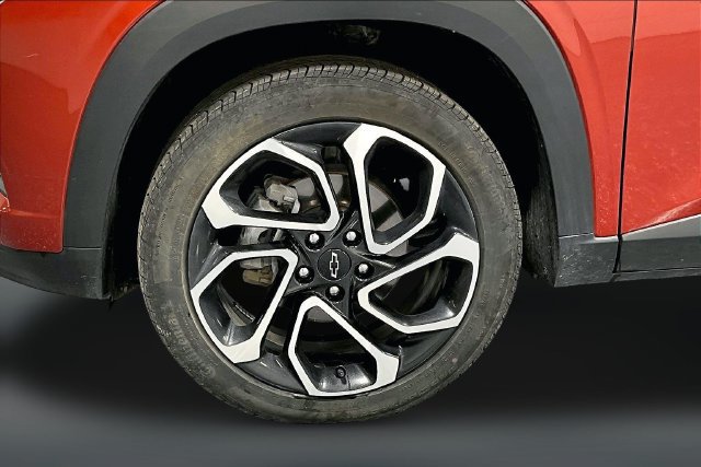 Used 2024 Chevrolet Trax RS w/ Sunroof Package FWD image 30