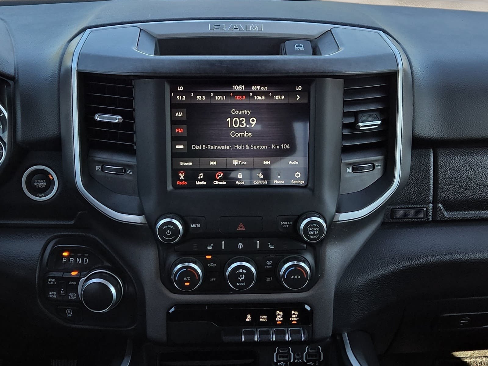Used 2021 RAM 1500 Big Horn AWD/4WD image 12
