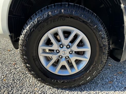 Used 2016 Nissan Frontier SV image 8