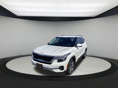 Used 2023 Kia Seltos EX AWD/4WD image 4