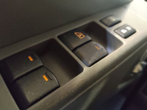 Used 2019 Nissan Frontier SV image 27