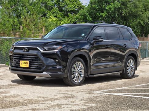 Used 2025 Toyota Grand Highlander AWD image 8