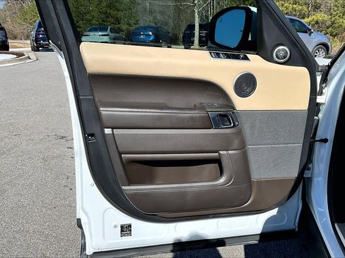 Used 2018 Land Rover Range Rover Sport HSE image 25