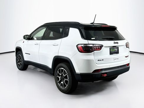 Used 2025 Jeep Compass Trailhawk AWD/4WD image 5