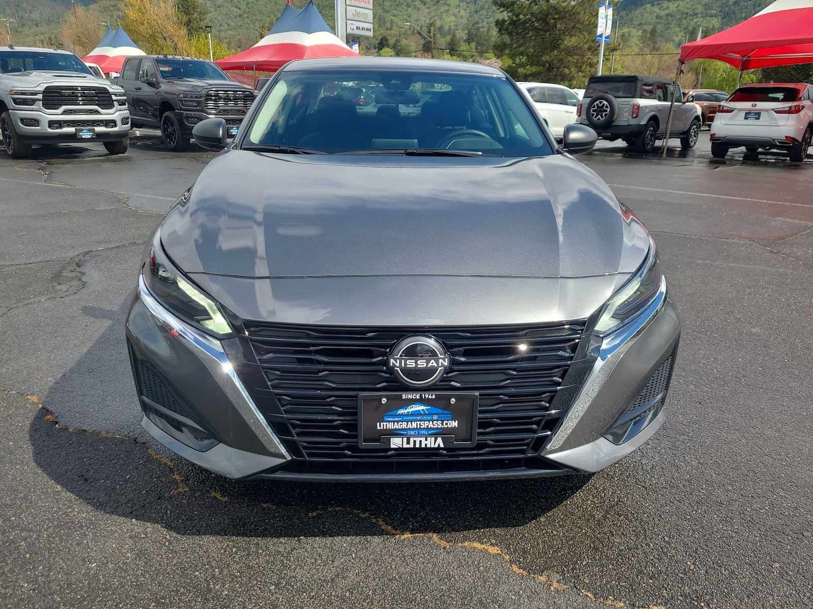 Used 2025 Nissan Altima 2.5 SV FWD image 14