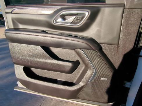 Used 2021 Chevrolet Tahoe RST w/ Luxury Package image 16