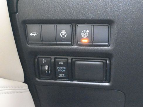 Used 2018 Nissan Armada Platinum w/ Cargo Package image 38