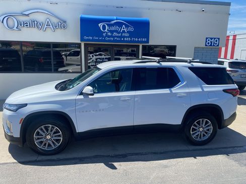 Used 2023 Chevrolet Traverse LT AWD/4WD image 1