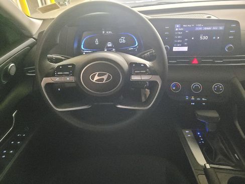 Used 2025 Hyundai Elantra SE FWD image 22