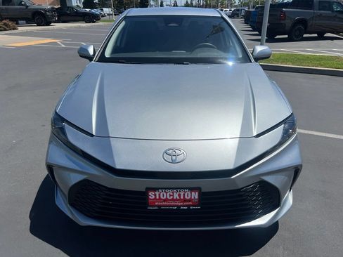 Used 2025 Toyota Camry LE FWD image 8