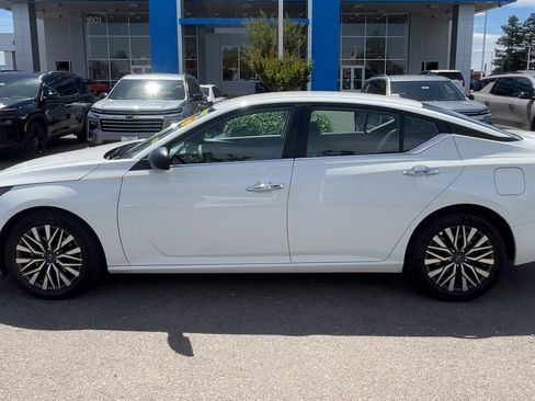 Used 2025 Nissan Altima 2.5 SV FWD image 4