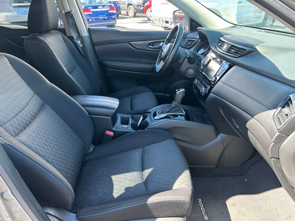 Used 2018 Nissan Rogue SV AWD/4WD image 68