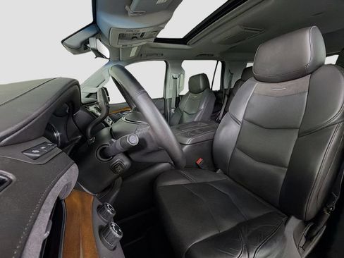 Used 2018 Cadillac Escalade Luxury AWD/4WD image 14