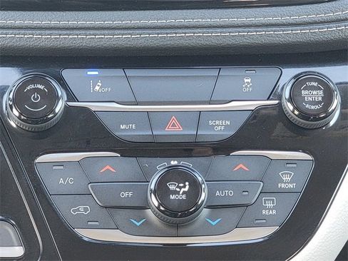 Certified 2022 Chrysler Pacifica Touring-L image 30