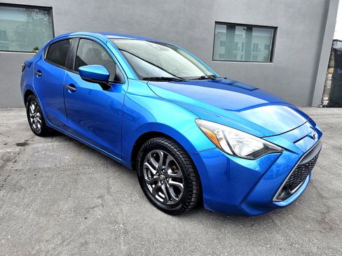 Used 2019 Toyota Yaris XLE image 3