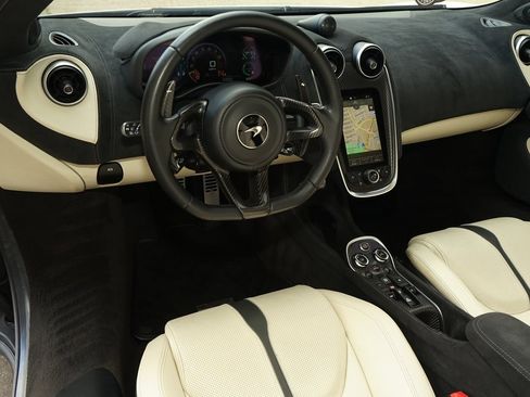 Used 2019 McLaren 570S Spider image 12