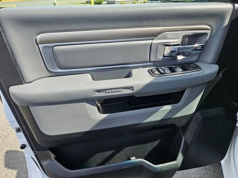 Used 2018 RAM 1500 Classic SLT AWD/4WD image 18
