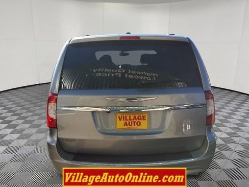 Used 2014 Chrysler Town & Country Touring w/ Trailer Tow Group image 3