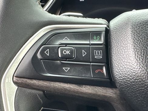 Used 2023 Jeep Grand Cherokee L Limited w/ Black Appearance Package image 21