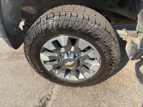 Used 2021 Chevrolet Silverado 2500 Custom w/ Custom Value Package AWD/4WD image 39