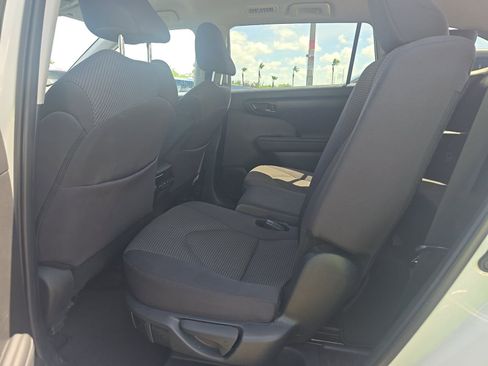 Used 2025 Toyota Highlander LE image 15