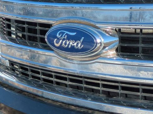 Used 2013 Ford F150 XLT w/ Mid Equipment Group image 12