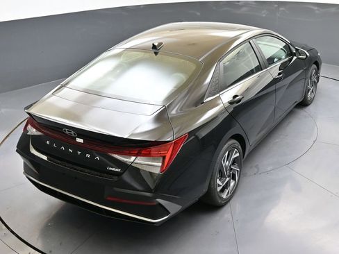 Used 2025 Hyundai Elantra Limited FWD image 47
