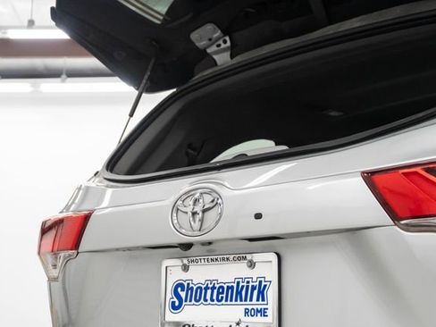 Used 2018 Toyota Highlander XLE image 11