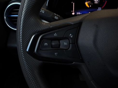 Used 2025 Chevrolet Trax LT FWD image 36