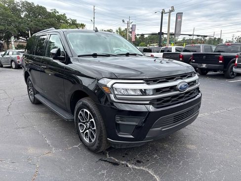 Used 2024 Ford Expedition XLT RWD image 4
