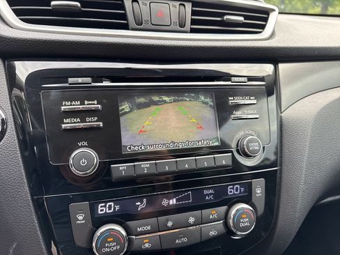 Used 2016 Nissan Rogue SV FWD image 20