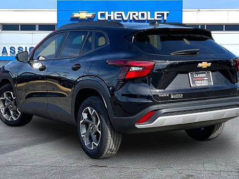 New 2025 Chevrolet Trax LT w/ Driver Confidence Package image 3