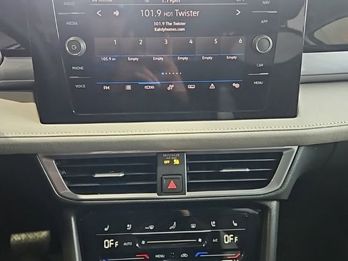 New 2026 Volkswagen Taos SEL image 30