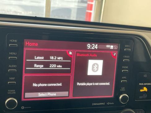 Used 2020 Toyota Highlander XLE image 16